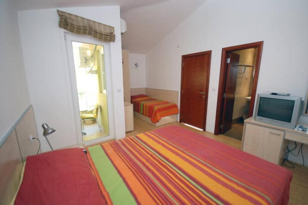 Bmv Room For 2-3 With Greenery View 斯韦蒂·斯特凡 外观 照片